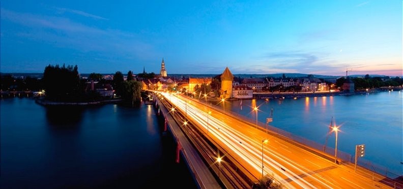  Verkehr auf der alten Rheinbrücke Konstanz (Bildquelle: Bodensee Ticket) 
